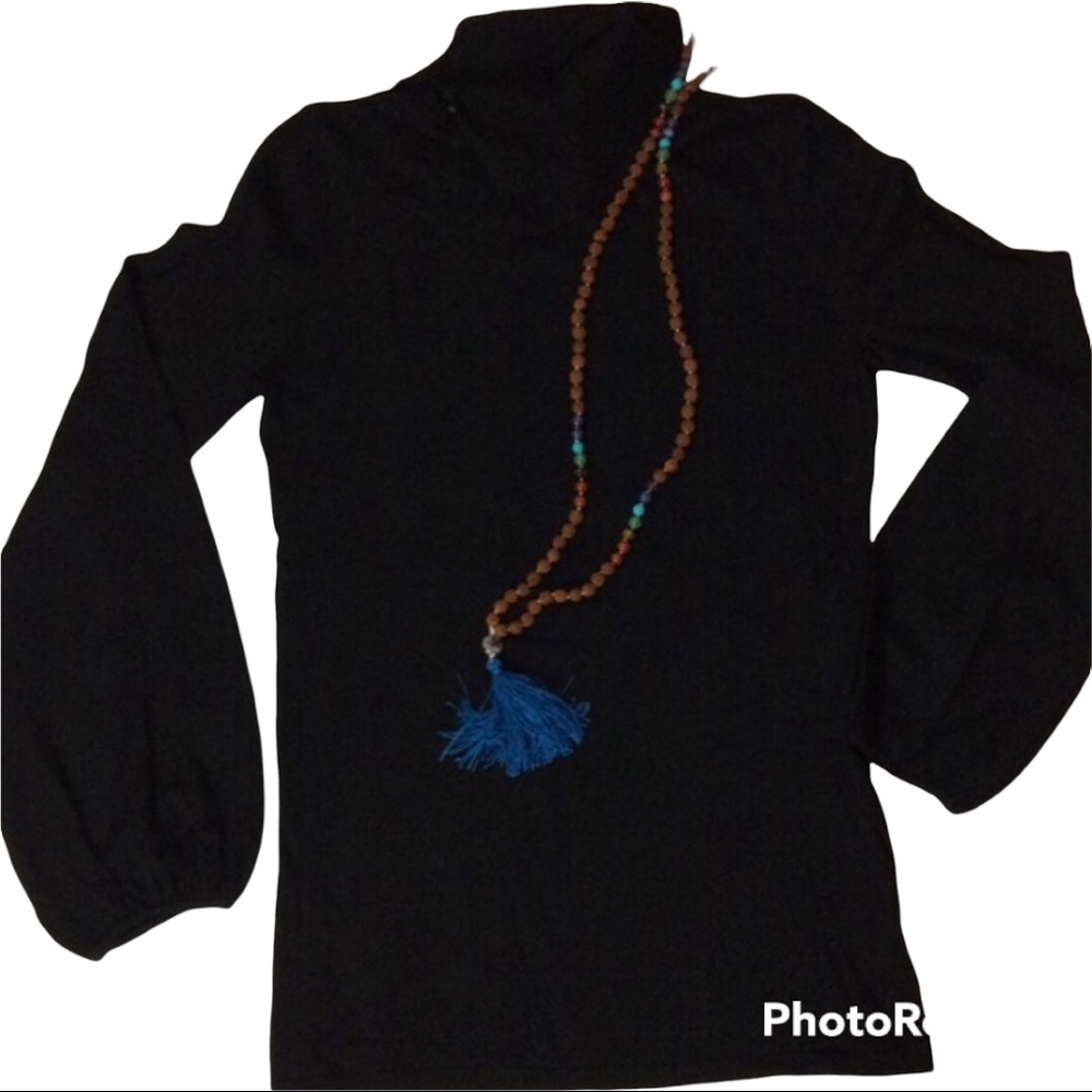 BLACK TURTLENECK SWEATER